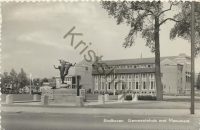 Eindhoven - Gemeentehuis met monument [001-2898