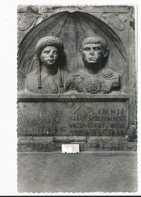 Nimes - Musée de la Maison Carrée - Stèle funéraire [KRST011-7034