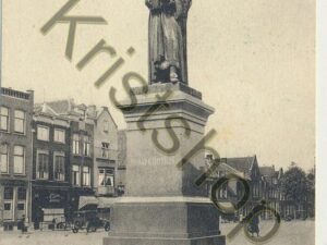 Delft - Standbeeld van Hugo de Groot - Markt   [001-0096