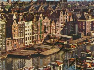 Amsterdam - Damrak met Oude Kerk [001-0565