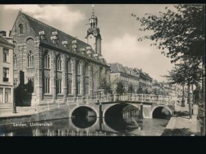 Leiden - Universiteit  [001-0957