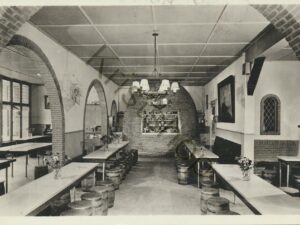 Nunspeet - De Bijenkorf - Zaal met cantine [001-2882
