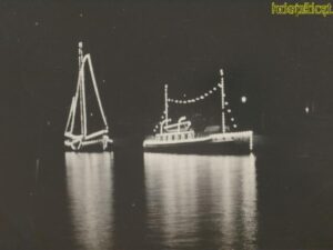 Boten verlicht - platbodem en ?? Stoomboot?? [001-4601