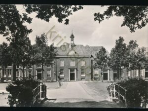 Zeist - Kerk op het Zusterplein (bescahdigd) [002-0216