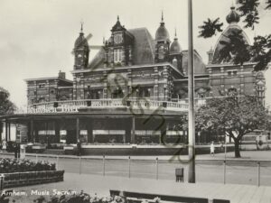 Arnhem - Musis Sacrum - oude bussen [002-1279