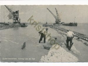 Zuiderzeewerken - Aanleg van de Dijk [002-2251