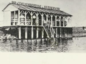 Harderwijk - rond 1900 - Zuiderzeebad met Havenhoofd [002-3373