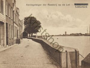 Lekkerkerk - Aanlegsteiger der Reederij op de Lek [002-4739