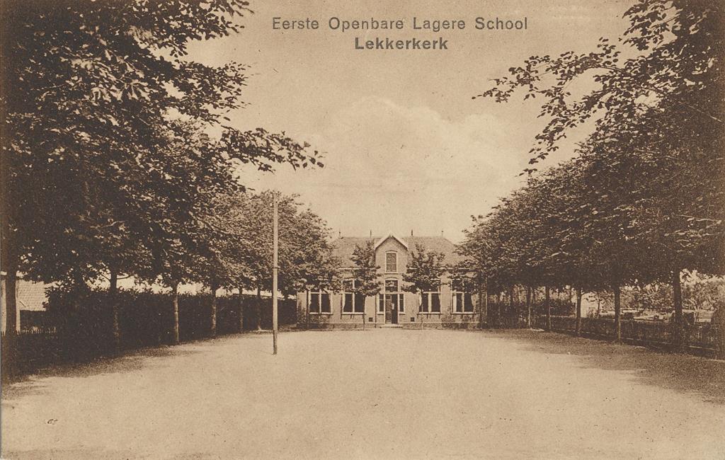 KRST002-7246_0.jpg Lekkerkerk - Eerste Openbare Lagere School [002-7246