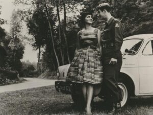 Neerlands Hoop Militair met viendin [002-7375
