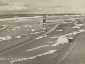Katwijk aan Zee - Na de Storm  [002-7421