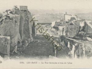 Les Baux-La Tour Sarazine et trou de l'Aure [004-0923