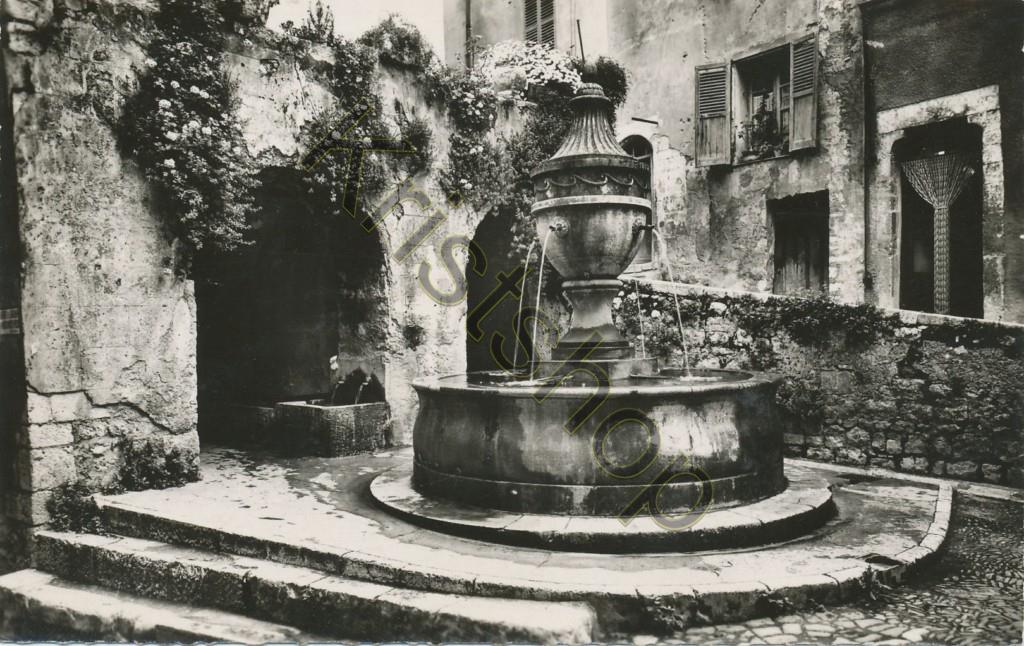 KRST004-2273_0.jpg St Paul de Vence - La Fontaine [004-2273