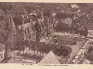 Nevers - Le Palais Ducal vu de la Cathédrale [004-3299