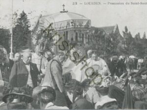 Lourdes - Procession du Saint-Sacrament [004-5121)