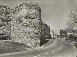 Sussex - Pevensey Castle [004-5910