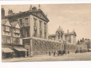 Oxford - Queen's  College front [004-6065