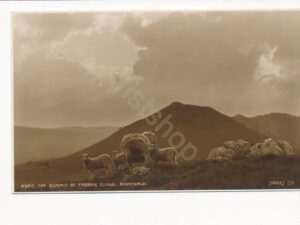 Dove Dale - The Summit of Thorpe Cloud [004-6361