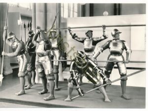 Zürich - Landesmuseum - Legergruppe - mit knechtischen Harnischen [004-7210