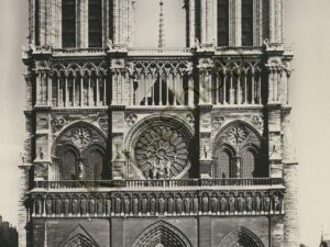 Paris - Façade de Notre-Dame [005-0150