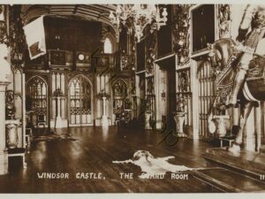 Windsor Castle - the Guard Room [005-0418