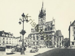 Compiègne - La Place de l'Hôtel de Ville [005-0423