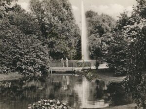 Neuß am Rhein - im Stadtgarten [005-1888
