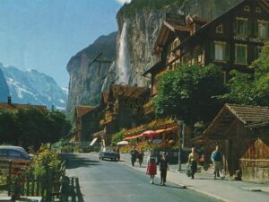 Lauterbrunnen - Dorfpartie mit Staubbach [005-2646
