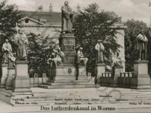 Heidelberg - Der Schlosshof [005-3180