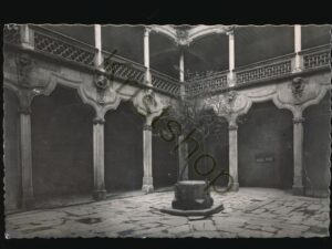 Salamanca - Patio de la Casa de las Conchas [005-4826