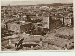 Roma - Piazza Venezia dal Monumento [005-5412