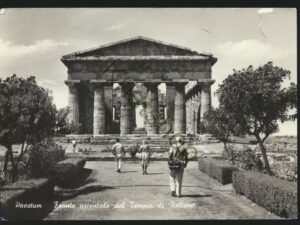 Paestum - Front de Orient de le Temple de Neptune  [005-5884