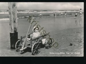 Schiermonnikoog - Aan het strand - antieke bolderkar [006-0807