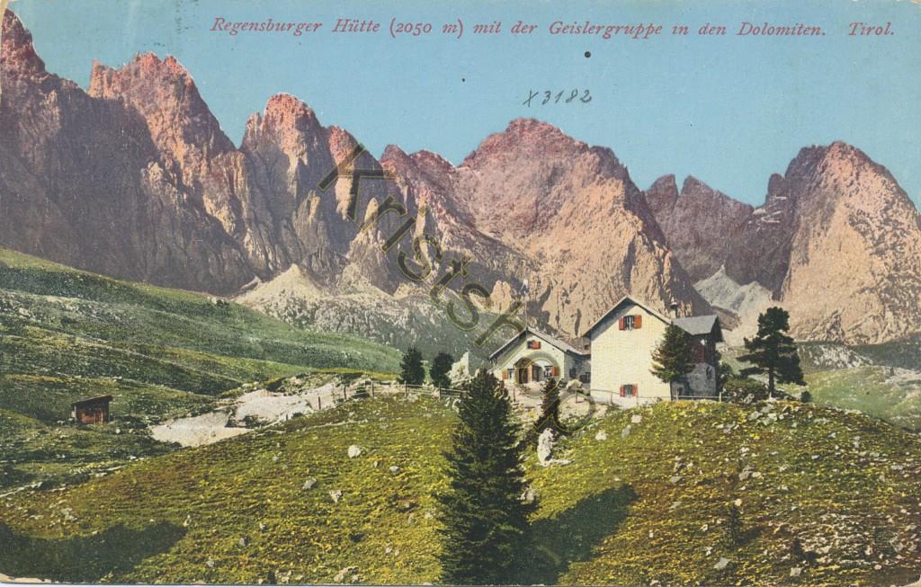 KRST006-1905_0.jpg Regensburger Hütte mit der Geislergruppe [006-1905