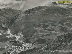 Andermatt gegen die Oberalp [006-2296