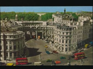 London - Admirality Arch and the Mall [006-5448