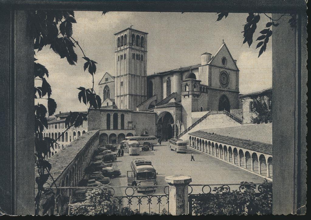 KRST006-6623_0.jpg Assisi - St Francis Cathedral - old busses [006-6623