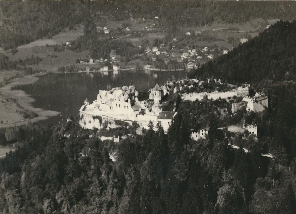 KRST006-7196_0.jpg Ruine Landskron - Café und Restaurant [006-7196