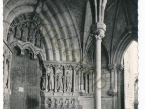 Candes-St- Martin - Porche de L'Eglise [006-7718