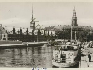 København - Børsen og Christiansborg slot [KRST007-0971