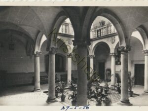 Caceres - Patio de la Casa de los Pereros [KRST007-1027