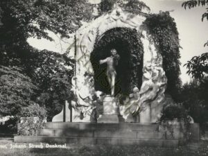 Wien - Johann Straus Denkmal [KRST007-1127