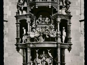 München - Glockenspiel am Rathaus [KRST007-1575