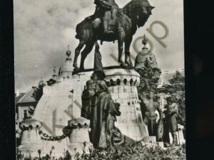 Cluj - Statuia lui Matei Corvin  [KRST007-1945