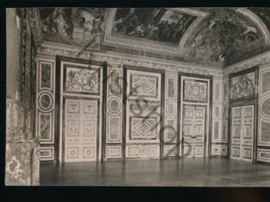 Versailles - Le Château - La Salle des Gardes de la reine [KRST007-2281