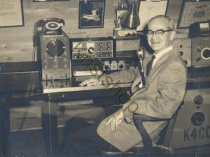 Harlan, Kentucky - Radio "The Parson" [KRST007-3317