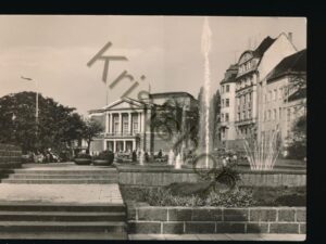 Halle - Am Theater des Friedens  [KRST007-4252