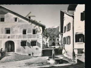 Guarda im Unterengadin - Dorfplatz [KRST007-5104