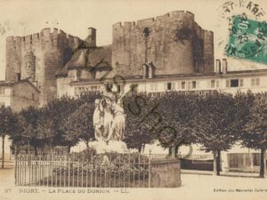 Niort - La Place du Donjon [KRST007-7793