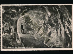 Eisgrotte im Morteratschgletscher [KRST008-0212